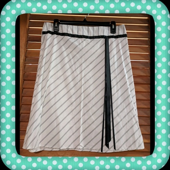 Tracy Evans Dresses & Skirts - Spring Black & White Skirt: Final Drop 🌷
